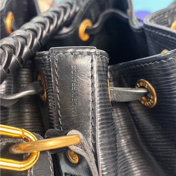 Gorgeous Vintage Louis Vuitton Epi Noe - Picture 4 of 16